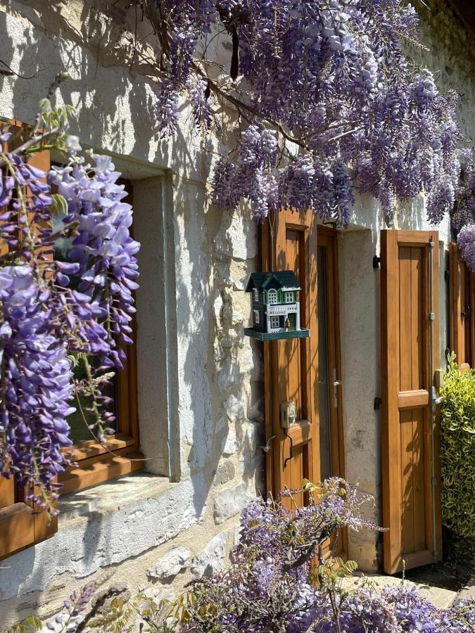 La Maison Des Commis Morestel Exterior foto