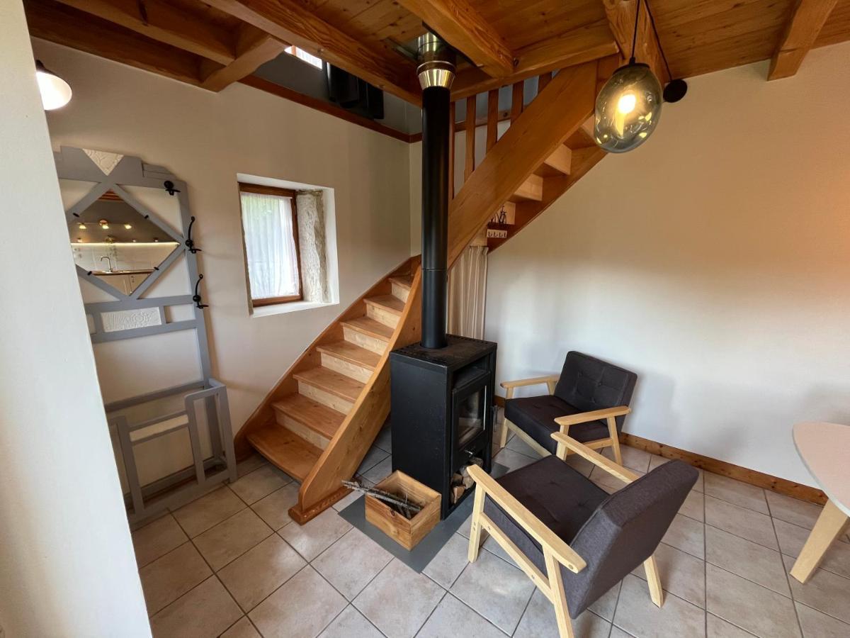La Maison Des Commis Morestel Exterior foto